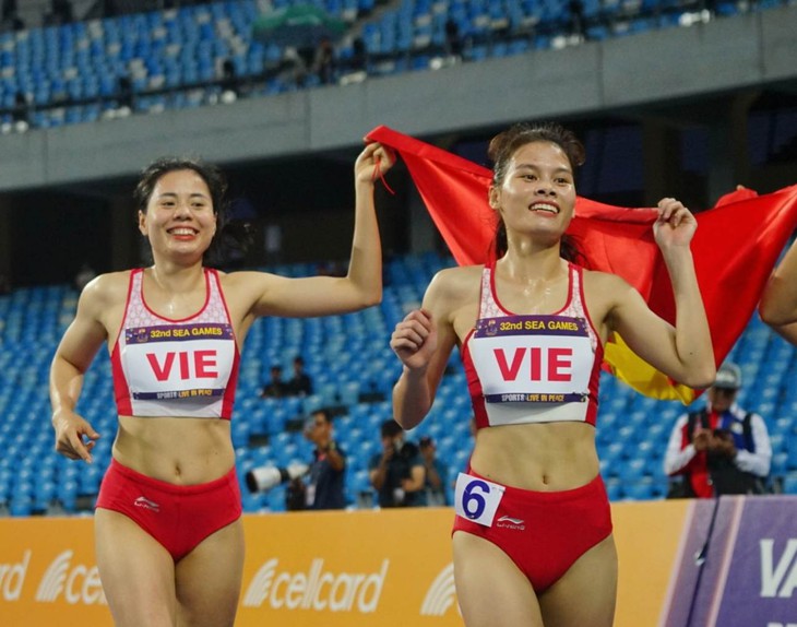 Người bố bật khóc khi thấy con cùng đồng đội giành huy chương vàng tại SEA Games 32 - Ảnh 2. Người bố bật khóc khi thấy con cùng đồng đội giành huy chương vàng tại SEA Games 32 - Ảnh 2.