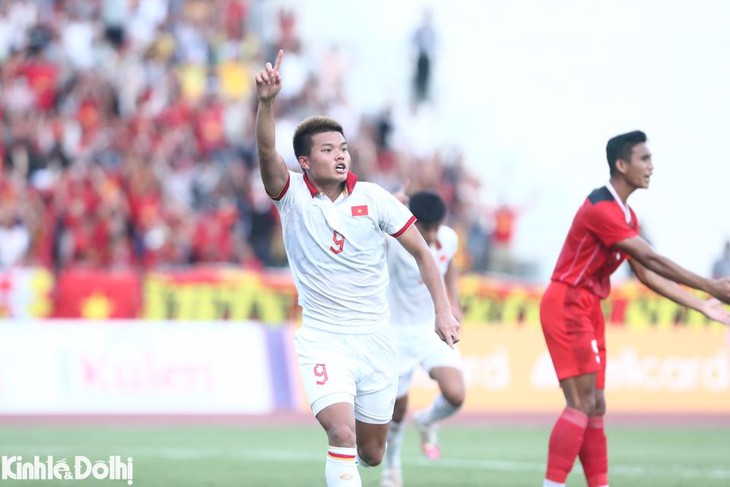 Phòng ngự yếu kém, U22 Việt Nam bại trận tại bán kết SEA Games 32 - Ảnh 1. Phòng ngự yếu kém, U22 Việt Nam bại trận tại bán kết SEA Games 32 - Ảnh 1.