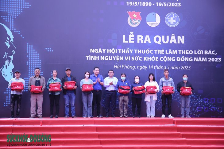 Thầy thuốc trẻ 40 tỉnh thành đồng loạt tư vấn, khám bệnh miễn phí cho người dân - Ảnh 3.