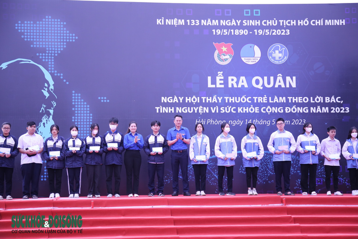 Thầy thuốc trẻ 40 tỉnh thành đồng loạt tư vấn, khám bệnh miễn phí cho người dân - Ảnh 4.