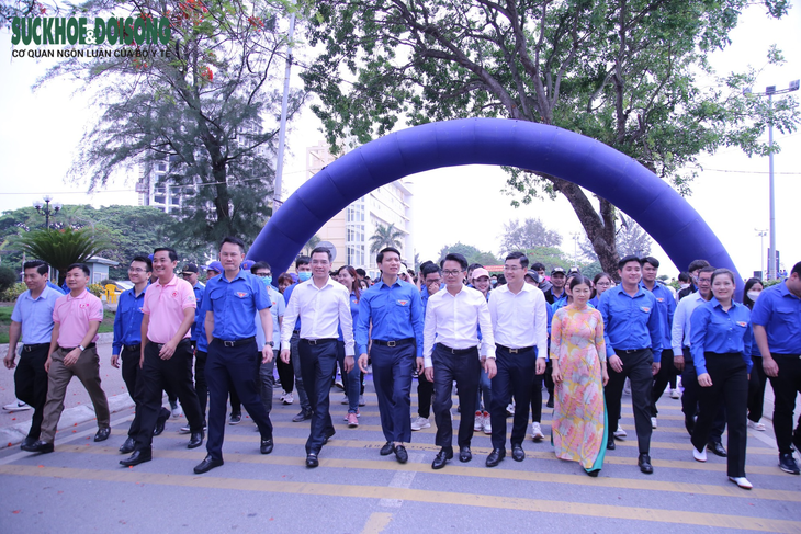 Thầy thuốc trẻ 40 tỉnh thành đồng loạt tư vấn, khám bệnh miễn phí cho người dân - Ảnh 6.