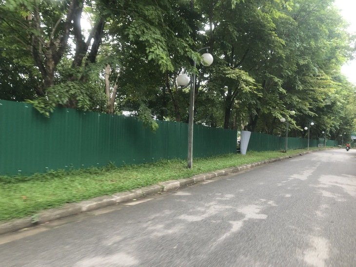 Tái diễn tình trạng lấn chiếm công viên mang tên cố nhạc sĩ nổi tiếng ở Huế - Ảnh 1.