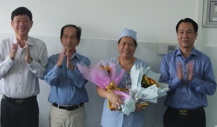 Bạn đọc tặng 5 triệu đồng cho nữ hộ lý trả lại tiền, vàng - Ảnh 2.