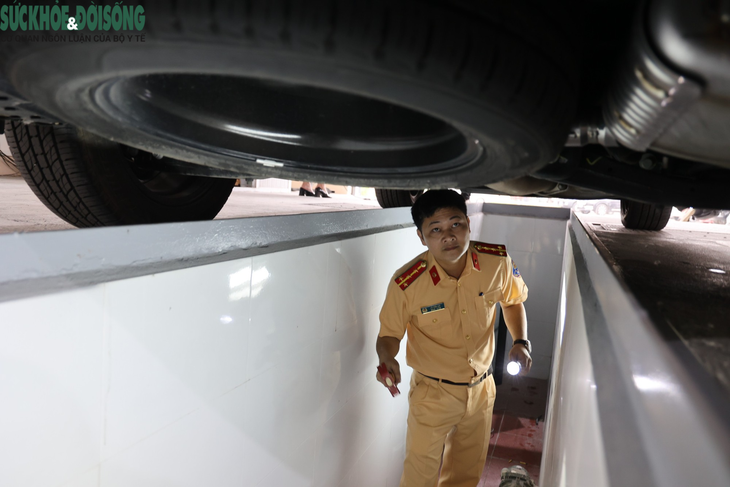 Tăng cường thêm 60 CSGT hỗ trợ trung tâm đăng kiểm - Ảnh 2.