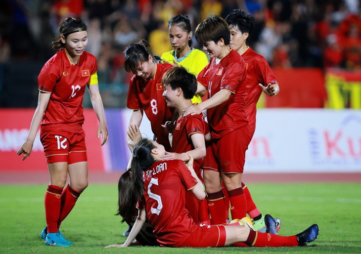 Thắng Myanmar 2-0, bóng đá nữ Việt Nam lập kỳ tích 4 lần liêp tiếp vô địch SEA Games - Ảnh 3. Thắng Myanmar 2-0, bóng đá nữ Việt Nam lập kỳ tích 4 lần liêp tiếp vô địch SEA Games - Ảnh 3.