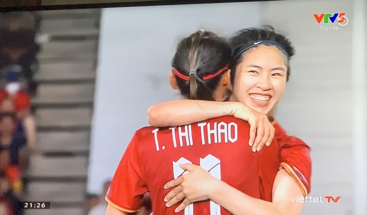 Thắng Myanmar 2-0, bóng đá nữ Việt Nam lập kỳ tích 4 lần liêp tiếp vô địch SEA Games - Ảnh 6. Thắng Myanmar 2-0, bóng đá nữ Việt Nam lập kỳ tích 4 lần liêp tiếp vô địch SEA Games - Ảnh 6.