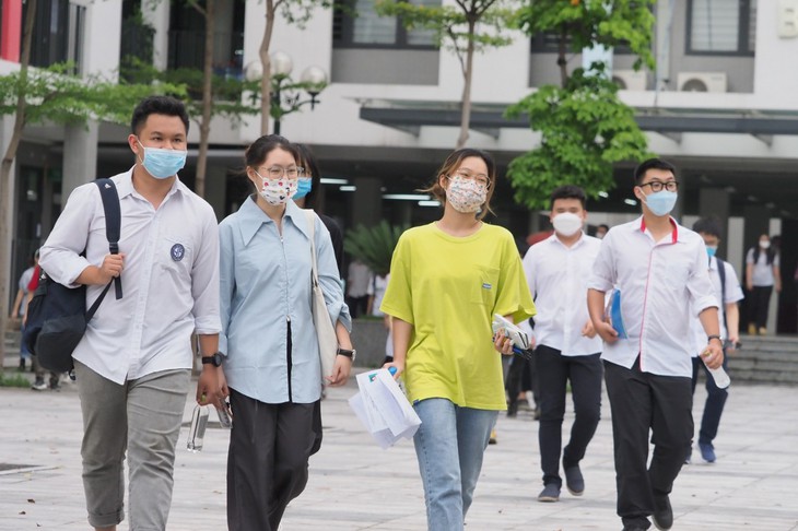 Kỳ thi vào lớp 10 chưa diễn ra, nhiều phụ huynh chủ động tìm "đường lui" cho con - Ảnh 2. Kỳ thi vào lớp 10 chưa diễn ra, nhiều phụ huynh chủ động tìm "đường lui" cho con - Ảnh 2.