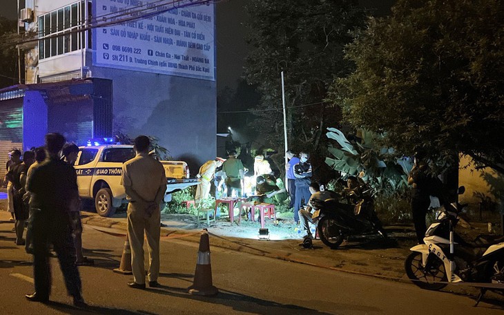 Xin bỏ qua vi phạm nồng độ cồn bất thành, tài xế mua dao đâm CSGT trọng thương