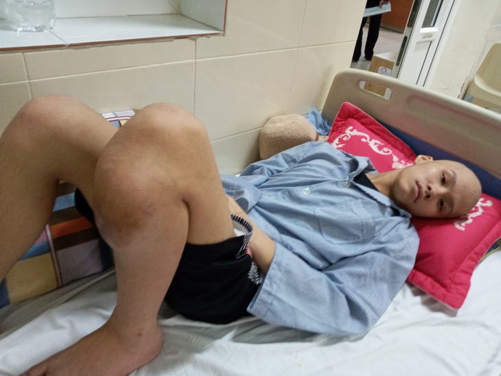 MS 845: Người mẹ nghèo cắm sổ đỏ không đủ tiền chữa bệnh, mong giữ được chân cho con - Ảnh 2.