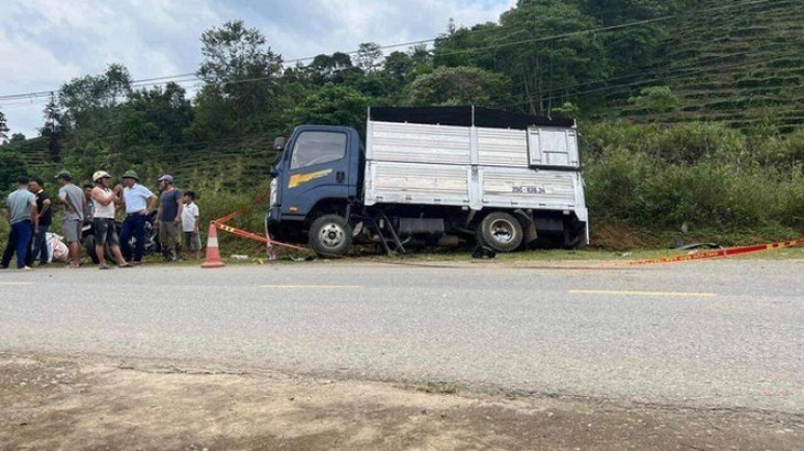 Xe chuyên dụng của Cảnh sát giao thông gây tai nạn liên hoàn - Ảnh 2.