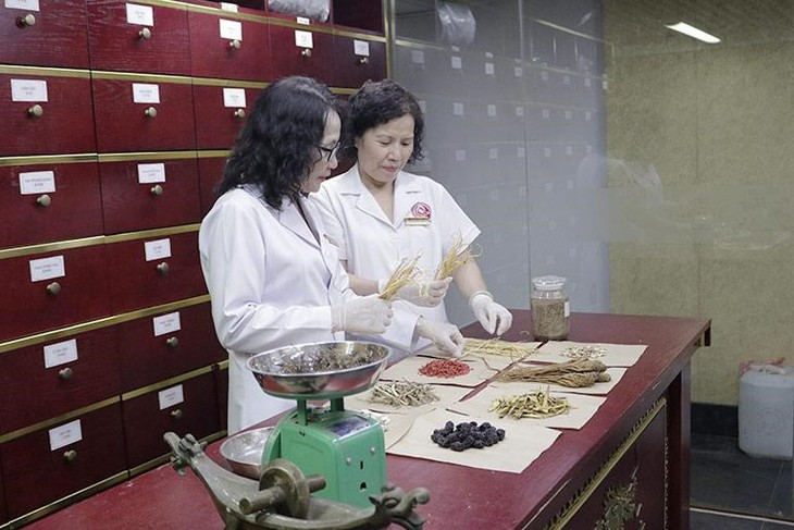 Viện Y Dược Cổ truyền Dân tộc nghiên cứu bệnh lý và các giải pháp điều trị - Ảnh 2.