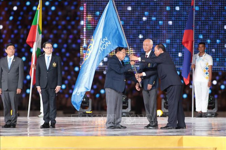 Hình ảnh ấn tượng tại lễ bế mạc SEA Games 32: Lung linh sắc màu - Ảnh 10.