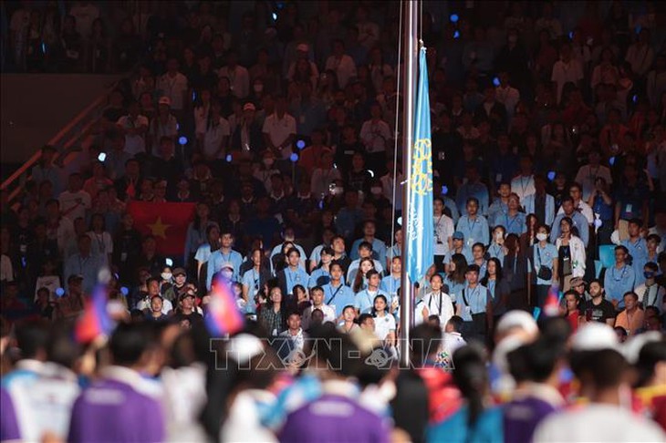 Hình ảnh ấn tượng tại lễ bế mạc SEA Games 32: Lung linh sắc màu - Ảnh 9.