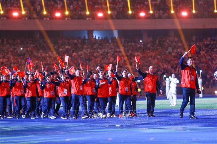 Hình ảnh ấn tượng tại lễ bế mạc SEA Games 32: Lung linh sắc màu - Ảnh 5.