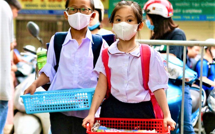 Học phí dự kiến tăng gấp đôi, nhiều phụ huynh "than trời"
