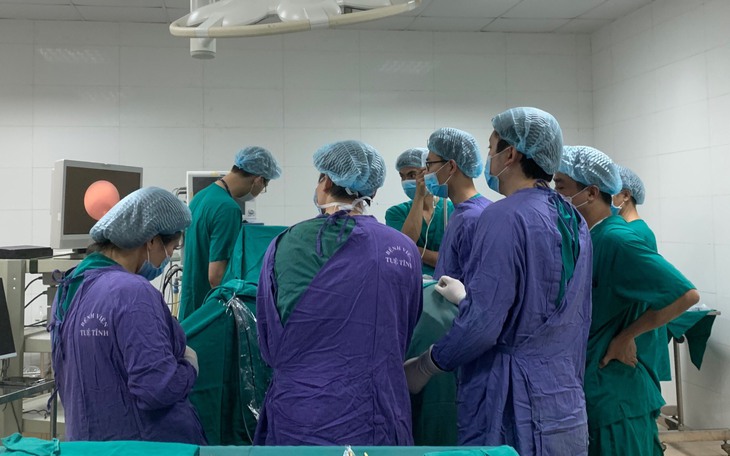 Phẫu thuật thành công cho nữ bệnh nhân trĩ vòng nặng bằng phương pháp khâu triệt mạch