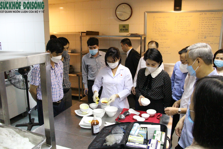 Kiểm tra an toàn thực phẩm trước Kỳ họp thứ 5, Quốc hội khóa XV - Ảnh 2. Kiểm tra an toàn thực phẩm trước Kỳ họp thứ 5, Quốc hội khóa XV - Ảnh 2.