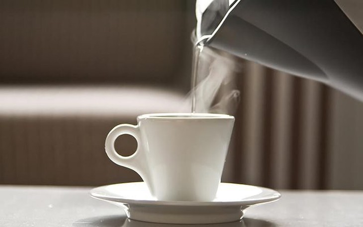 Nước ấm là lựa chọn thông minh cho cơ thể trong ngày nắng nóng, vì sao?