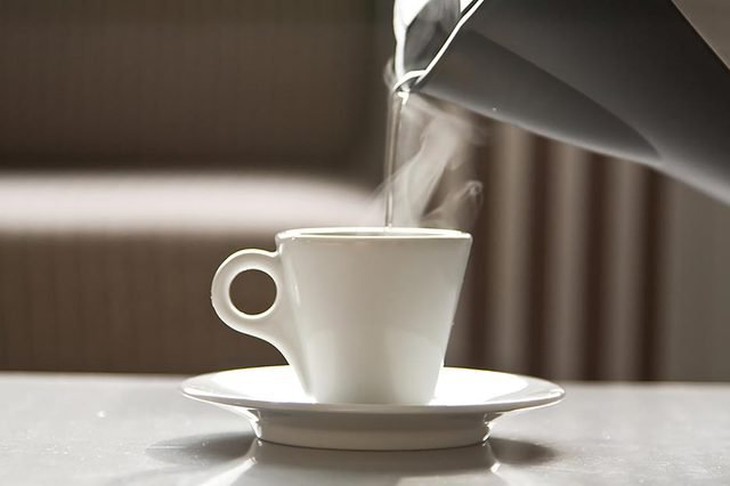 Nước ấm là lựa chọn thông minh cho cơ thể trong ngày nắng nóng, vì sao? - Ảnh 2.