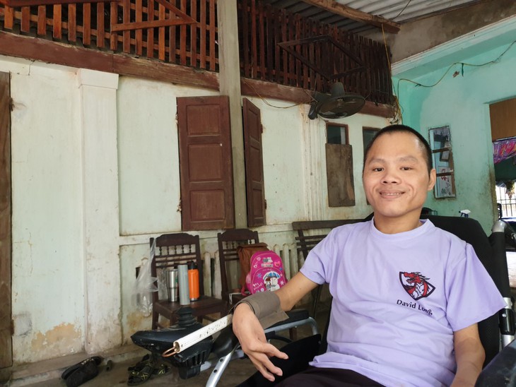 Chàng trai viết thơ, vẽ tranh...bằng miệng trở thành diễn giả truyền cảm hứng - Ảnh 1.