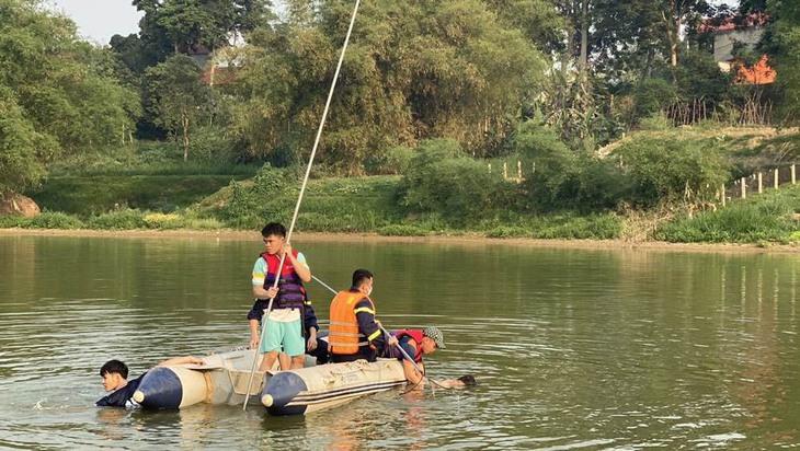 2 trẻ nhỏ đuối nước thương tâm khi đi bắt ốc - Ảnh 1.