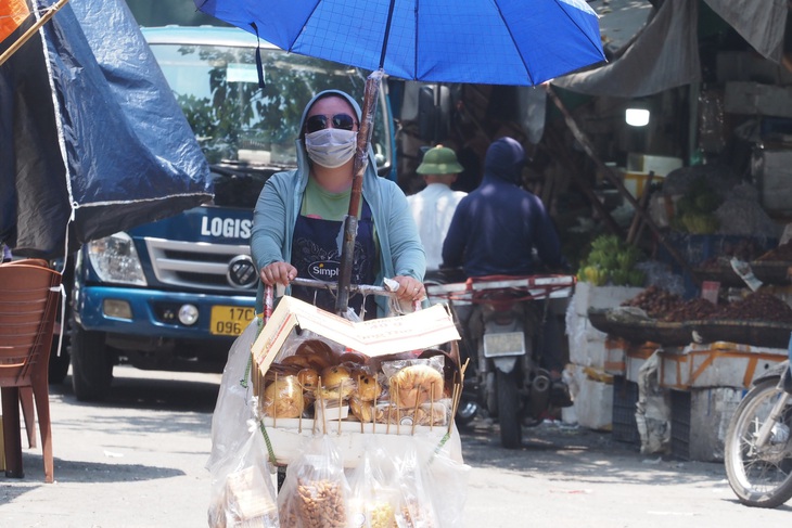 Khi nào có mưa kết thúc nắng nóng diện rộng ở Bắc Bộ và Trung Bộ? - Ảnh 2. Khi nào có mưa kết thúc nắng nóng diện rộng ở Bắc Bộ và Trung Bộ? - Ảnh 2.
