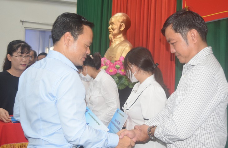 Cần Thơ hỗ trợ 1,2 tỷ đồng cho nhân viên y tế có thu nhập thấp - Ảnh 1.