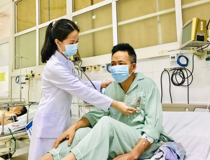 Quảng Ninh : Uống nhầm chất tẩy rửa người đàn ông 52 tuổi bị bỏng hầu họng
- Ảnh 1. Quảng Ninh : Uống nhầm chất tẩy rửa người đàn ông 52 tuổi bị bỏng hầu họng
- Ảnh 1.
