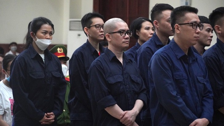 Y án Nguyễn Thái Luyện, vợ và em trai Luyện được giảm án - Ảnh 1. Y án Nguyễn Thái Luyện, vợ và em trai Luyện được giảm án - Ảnh 1.