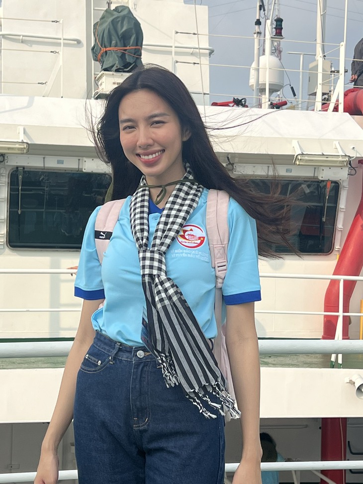 Thùy Tiên kể '7 ngày khó quên' trên quần đảo Trường Sa - Ảnh 2. Thùy Tiên kể '7 ngày khó quên' trên quần đảo Trường Sa - Ảnh 2.