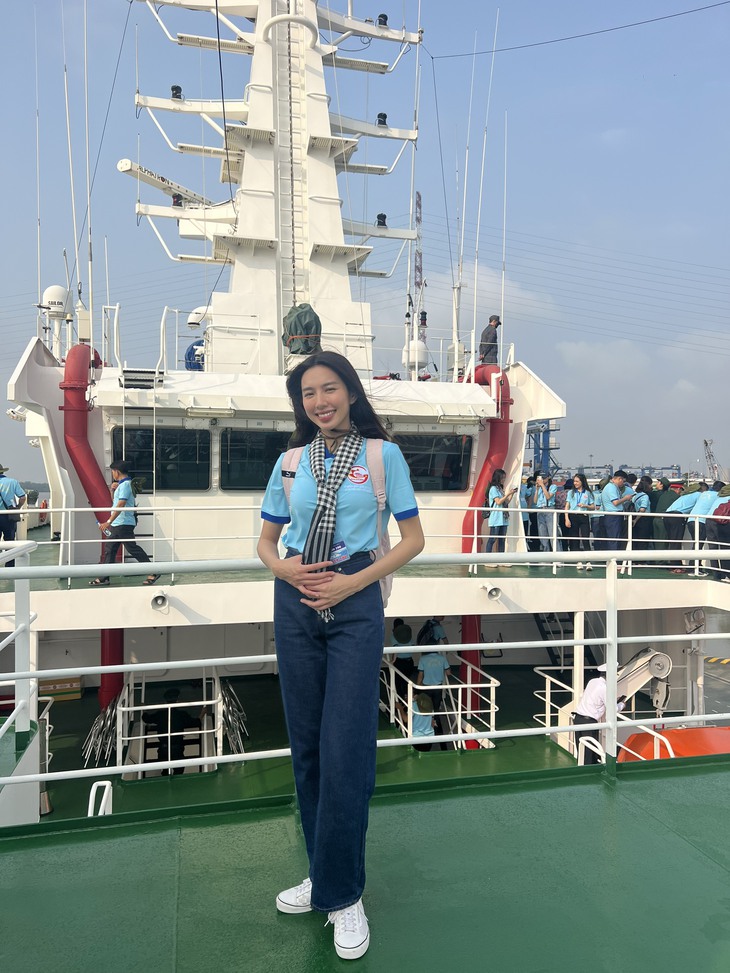 Thùy Tiên kể '7 ngày khó quên' trên quần đảo Trường Sa - Ảnh 3. Thùy Tiên kể '7 ngày khó quên' trên quần đảo Trường Sa - Ảnh 3.