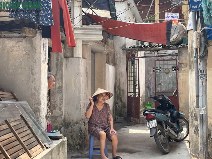 Bệnh nhân xóm chạy thận giữa lòng Thủ đô kiệt sức chống chọi với thời tiết nắng nóng - Ảnh 7.
