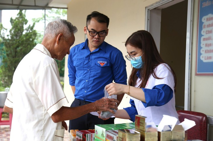 Thầy thuốc trẻ Nghệ An xung kích, sáng tạo vì sức khỏe cộng đồng - Ảnh 2.