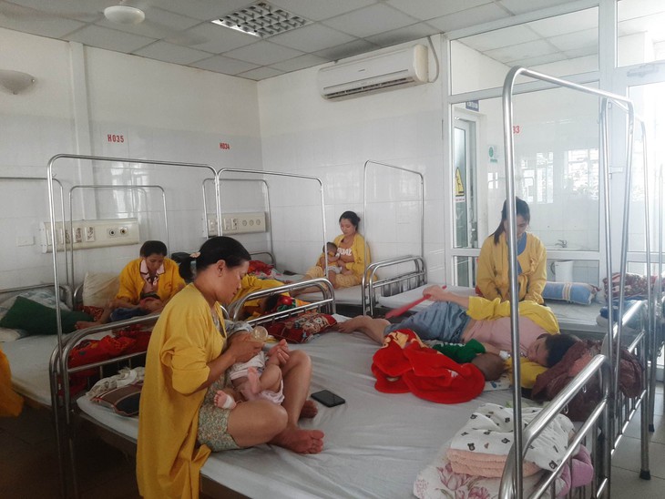 Nắng nóng khiến trẻ em nhập viện tăng cao, bác sỹ khuyến cáo gì? - Ảnh 1.