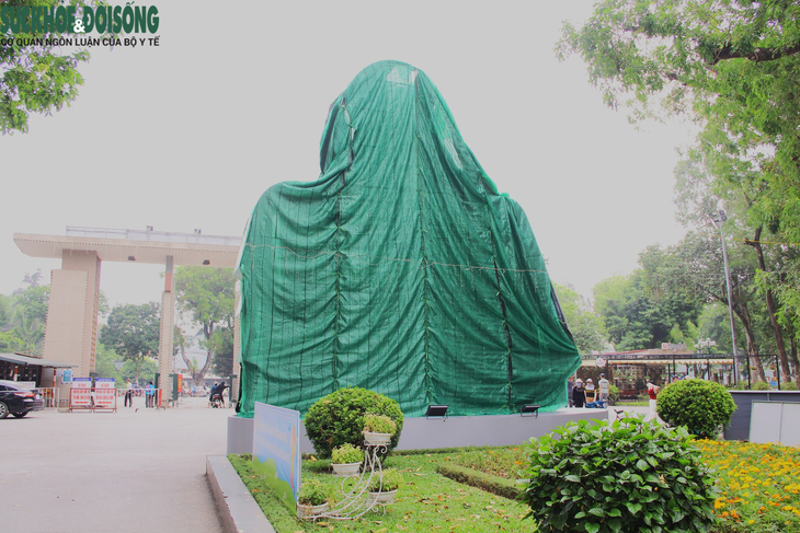 Nút Like ở Hồ Tây di dời sang Công viên Thống Nhất tiếp tục bị "bêu tên" - Ảnh 2. Nút Like ở Hồ Tây di dời sang Công viên Thống Nhất tiếp tục bị "bêu tên" - Ảnh 2.