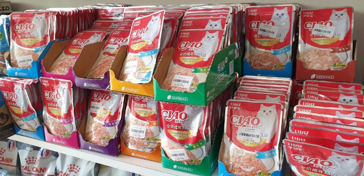 Một tiểu thương nhập lậu thức ăn cho thú cưng rồi chào bán qua mạng xã hội - Ảnh 3. Một tiểu thương nhập lậu thức ăn cho thú cưng rồi chào bán qua mạng xã hội - Ảnh 3.