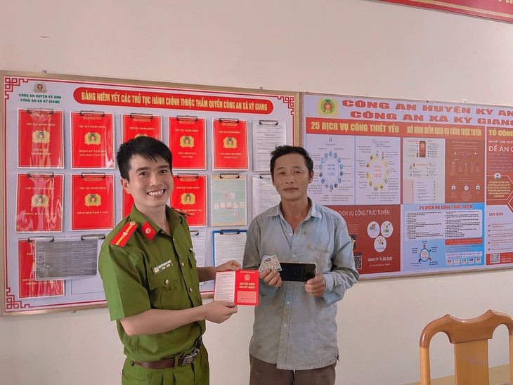 Nhiều tấm gương nhặt được của rơi, tìm người trả lại - Ảnh 2.