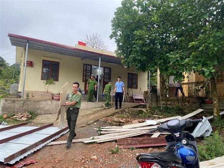 Cao Bằng: Gió lốc và mưa lớn khiến hàng trăm nhà dân bị tốc mái - Ảnh 1.