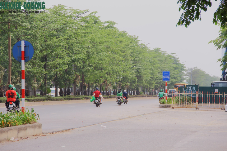 Đại lộ nghìn tỷ hoạt động 3 năm vẫn ngổn ngang công trường, nhếch nhác rác thải - Ảnh 1. Đại lộ nghìn tỷ hoạt động 3 năm vẫn ngổn ngang công trường, nhếch nhác rác thải - Ảnh 1.