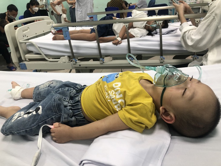 MS 848: Bé trai 20 tháng tuổi mắc bệnh quái ác cần tiền phẫu thuật gấp để tìm lại âm thanh - Ảnh 2.