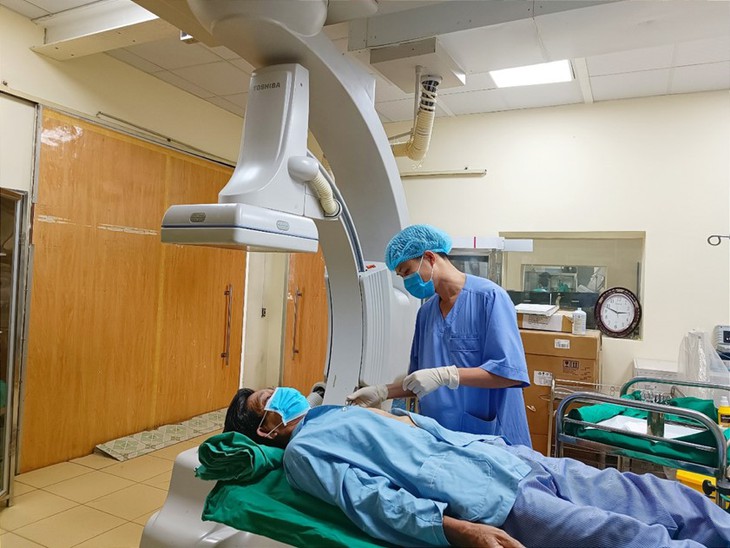 Cấy máy phá rung tự động, cứu sống bệnh nhân bị suy tim nặng - Ảnh 2. Cấy máy phá rung tự động, cứu sống bệnh nhân bị suy tim nặng - Ảnh 2.