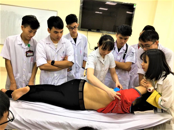 Chuyên gia, giảng viên, sinh viên ngành Y nói gì về xét tuyển Y khoa bằng điểm Văn? - Ảnh 2. Chuyên gia, giảng viên, sinh viên ngành Y nói gì về xét tuyển Y khoa bằng điểm Văn? - Ảnh 2.