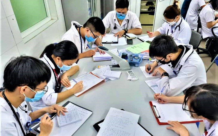 Chuyên gia, giảng viên, sinh viên ngành Y nói gì về xét tuyển Y khoa bằng điểm Văn?