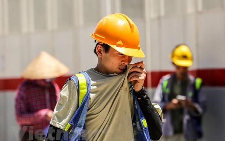 Cách phòng tránh rủi ro khi làm việc dưới thời tiết nắng nóng bạn nên biết