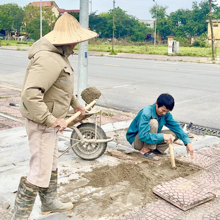 Cách phòng tránh rủi ro khi làm việc dưới thời tiết nắng nóng bạn nên biết - Ảnh 2. Cách phòng tránh rủi ro khi làm việc dưới thời tiết nắng nóng bạn nên biết - Ảnh 2.