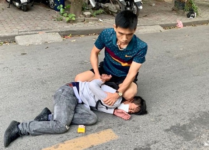 Truy đuổi gần 1 km bắt nóng đối tượng cộm cán nhiều tiền án trộm cắp tài sản - Ảnh 2.
