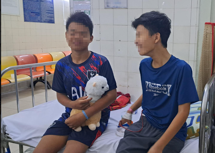 Thông tin mới nhất về tình trạng 3 trẻ bị ngộ độc botulinum ở TP.HCM, 1 bệnh nhân chuẩn bị xuất viện - Ảnh 1.