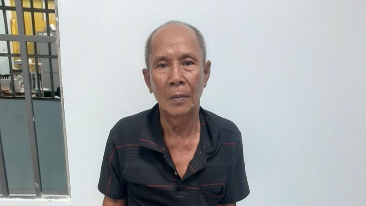 Khởi tố, bắt tạm giam người đàn ông đánh cụ bà tại mái ấm Quận 12 - Ảnh 1.