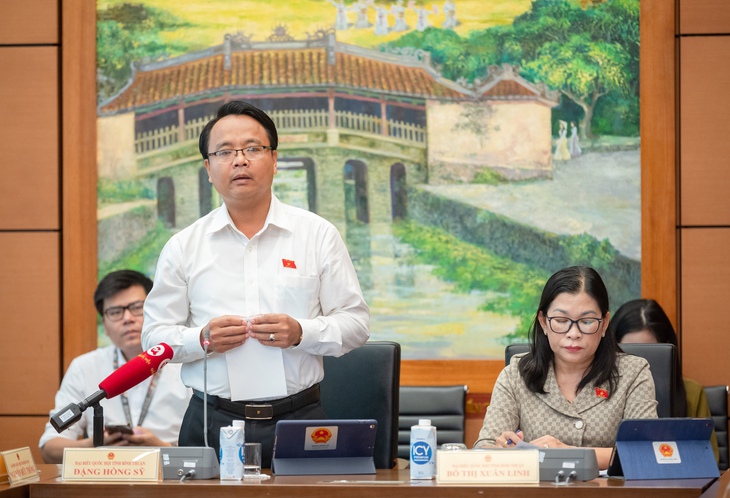 Cần có nhiều giải pháp mạnh khắc phục, tháo gỡ kịp thời tình trạng công nhân mất việc, giảm giờ làm - Ảnh 2. Cần có nhiều giải pháp mạnh khắc phục, tháo gỡ kịp thời tình trạng công nhân mất việc, giảm giờ làm - Ảnh 2.