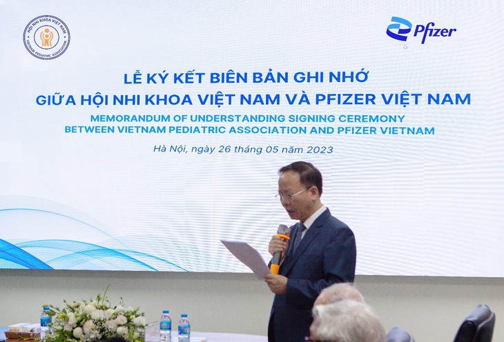 Lễ ký kết Biên bản ghi nhớ hợp tác chăm sóc sức khỏe trẻ em giữa Pfizer Việt Nam cùng Hội Nhi khoa Việt Nam - Ảnh 2. Lễ ký kết Biên bản ghi nhớ hợp tác chăm sóc sức khỏe trẻ em giữa Pfizer Việt Nam cùng Hội Nhi khoa Việt Nam - Ảnh 2.